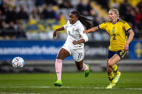 Kadidiatou Diani of France and Jonna Andersson of Sweden