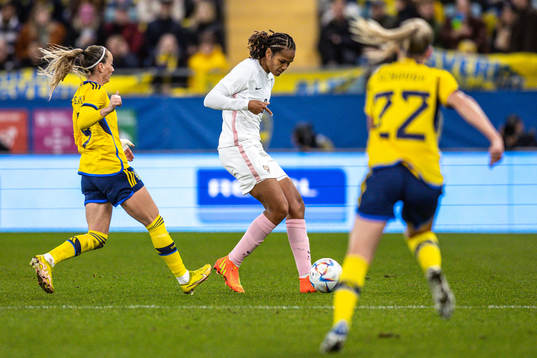 Kosovare Asllani of Sweden and Wendie Renard of France