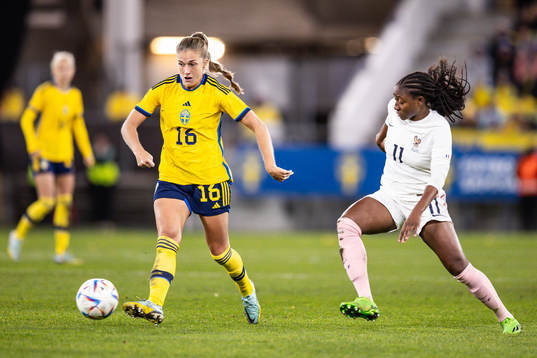 Filippa Angeldahl of Sweden and Kadidiatou Diani of France