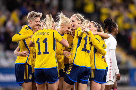 Bläddra bland fler bilder av Football, Women's International Friendly, Sweden - France