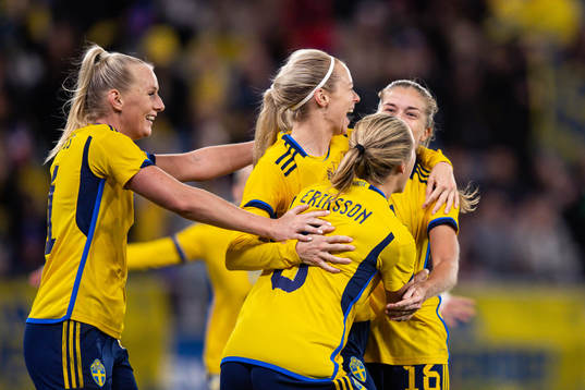Amanda Ilestedt of Sweden celebrate with teammates