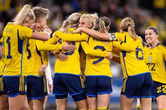 Amanda Ilestedt of Sweden celebrate with teammates