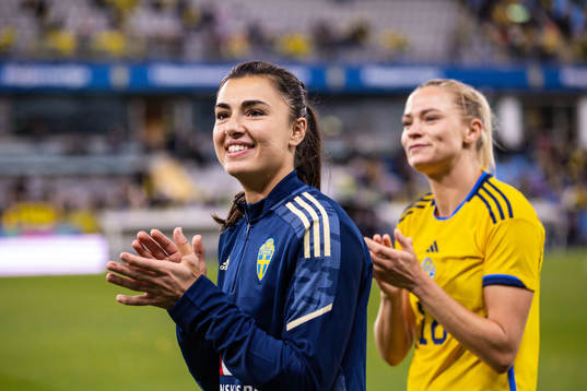 Goalkeeper Zecira Musovic and Fridolina Rolfö of Sweden