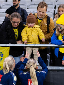 Elin Rubensson of Sweden with her son Frans and husband