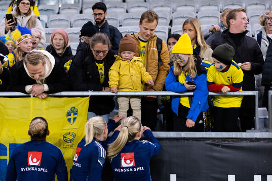 Elin Rubensson of Sweden with her son Frans and husband