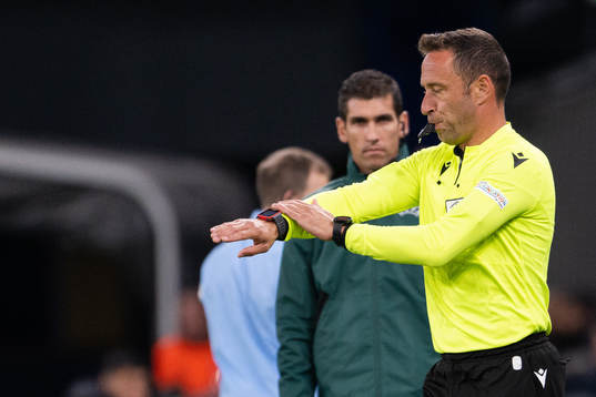 Referee Artur Soares Dias