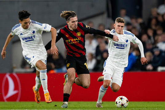 Jack Grealish of Manchester City against Marko Stamenic och