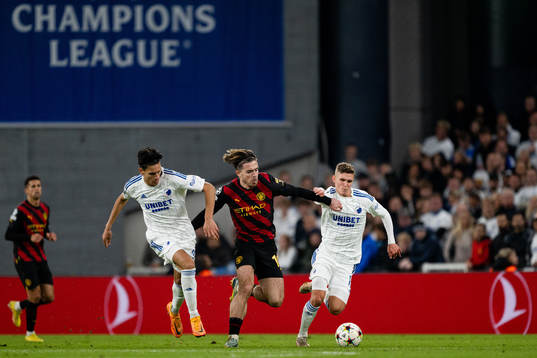 Jack Grealish of Manchester City against Marko Stamenic och