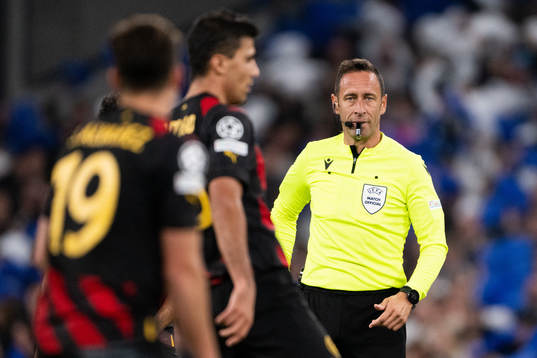 Referee Artur Soares Dias