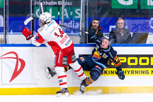 Västerviks Erik Gustafsson och Djurgårdens Noah Östlund