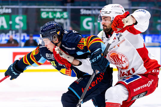Djurgårdens Tim Söderlund och Västerviks Marcus Vela