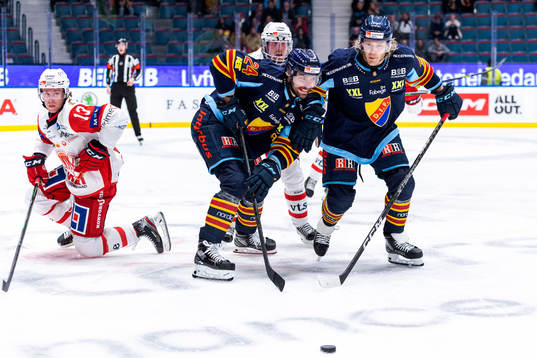 Västerviks Troy Loggins mot Djurgårdens Ludvig Rensfeldt