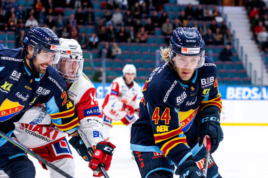 Djurgårdens Ludvig Rensfeldt och Olle Liss mot Västerviks