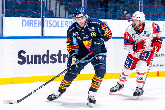Djurgårdens Olle Liss och Västerviks Marcus Vela
