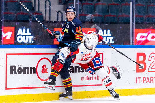 Djurgårdens Tim Söderlund och Västerviks Anton Öhman