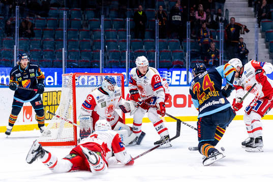Djurgårdens Olle Liss och Ludvig Rensfeldt mot Västerviks