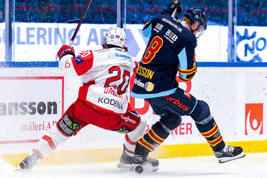 Västerviks Alexis D'aoust och Djurgårdens Linus Arnesson