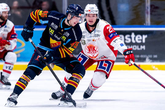 Djurgårdens Noah Östlund och Västerviks Alexis D'aoust