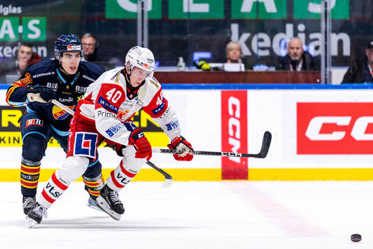 Djurgårdens Liam Öhgren och Västerviks Noah Hasa