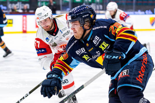 Västerviks Edward Lindelöw och Djurgårdens Emil Berglund