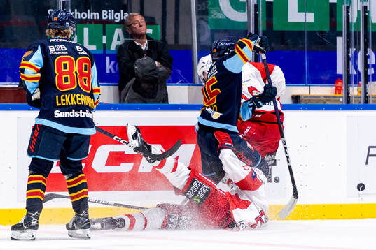 Djurgårdens Jonathan Lekkerimäki och Noah Östlund mot