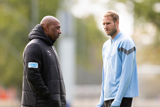 Assistant coach Jeffrey Aubynn and Ola Toivonen