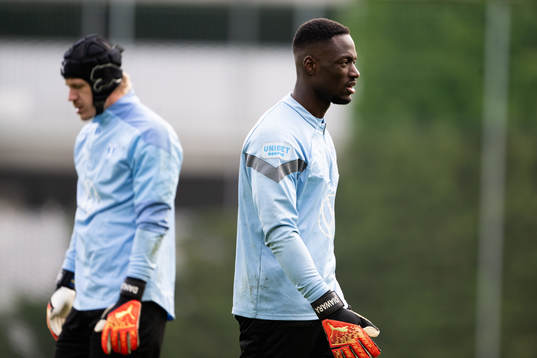 Goalkeeper Johan Dahlin and goalkeeper Ismael Diawara