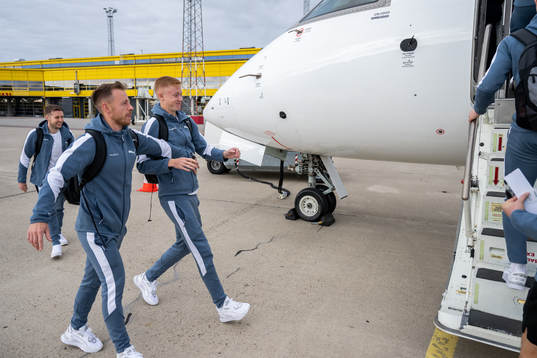 Fitness trainer Mark Read and Hugo Larsson of Malmö FF