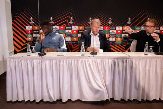 Goalkeeper Ismael Diawara, head coach Åge Hareide and