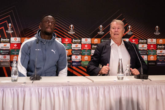 Goalkeeper Ismael Diawara and head coach Åge Hareide