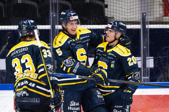 Södertäljes Filip Nordberg och Nikola Pasic jublar