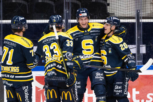 Södertäljes Filip Nordberg och Nikola Pasic jublar