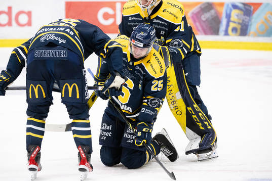 Södertäljes Viktor Lang har ont