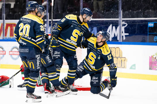 Södertäljes Linus Videll och Viktor Liljegren jublar
