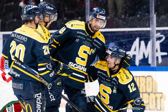 Södertäljes Nikola Pasic , Linus Videll och Viktor