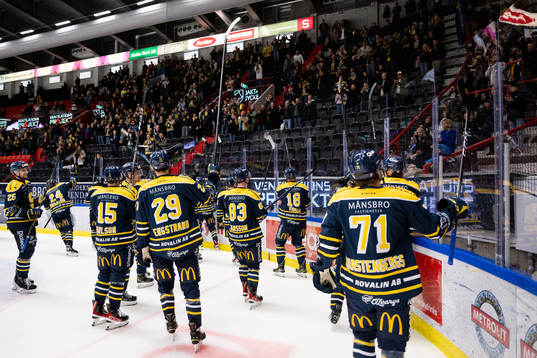 Södertäljes spelare jublar
