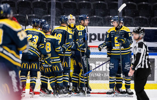 Södertäljes spelare jublar