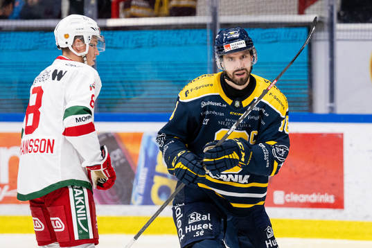 Södertäljes Linus Videll jublar