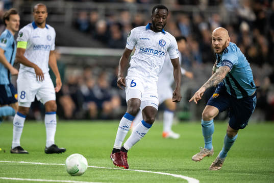 Elisha Owusu of Gent and Magnus Eriksson of Djurgården