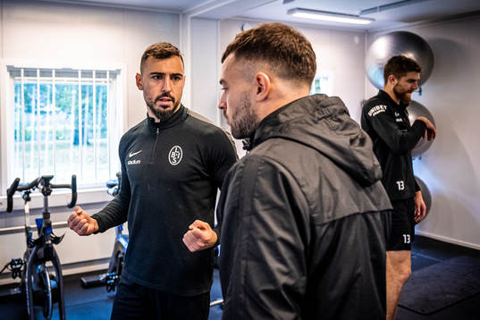 Målvakt Amr Kaddoura och fysioterapeut Sebastian Ceder