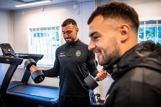 Målvakt Amr Kaddoura och fysioterapeut Sebastian Ceder