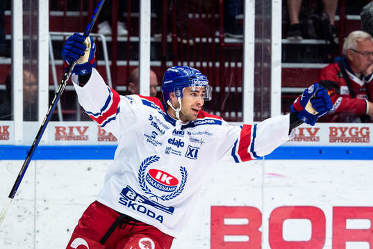 Oskarshamns Ahti Oksanen jublar