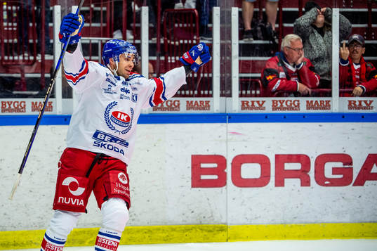 Oskarshamns Ahti Oksanen jublar