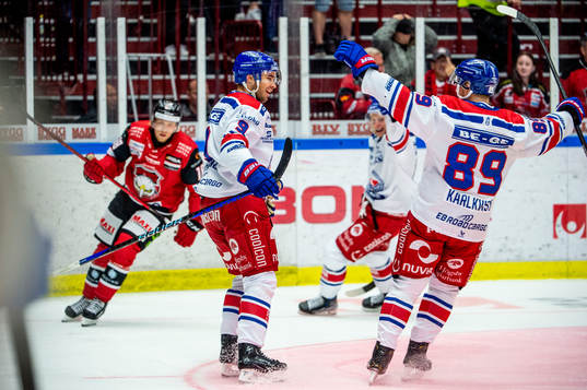 Oskarshamns Ahti Oksanen jublar