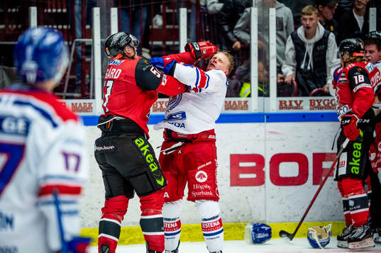 Bråk mellan Malmö Redhawks Emil Sylvegård och