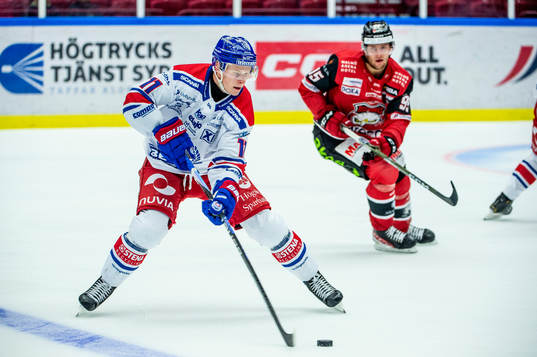 Oskarshamns Antti Suomela mot Malmö Redhawks Carl Persson