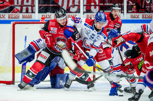 Malmö Redhawks Lance Bouma mot Oskarshamns Juuso Riikola