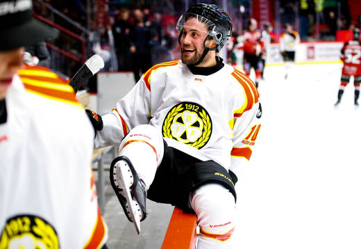 Brynäs Johan Larsson jublar