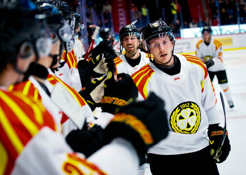 Brynäs Nick Olesen och Anton Rödin jublar vid 5-1