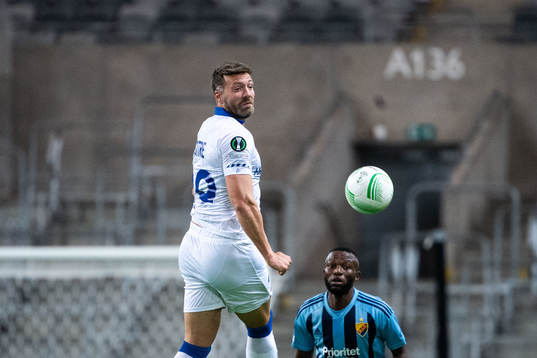 Laurent Depoitre of Gent and Emmanuel Justine Rabby Banda